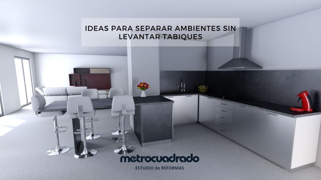 Isla de la cocina color gris con sillas blancas.