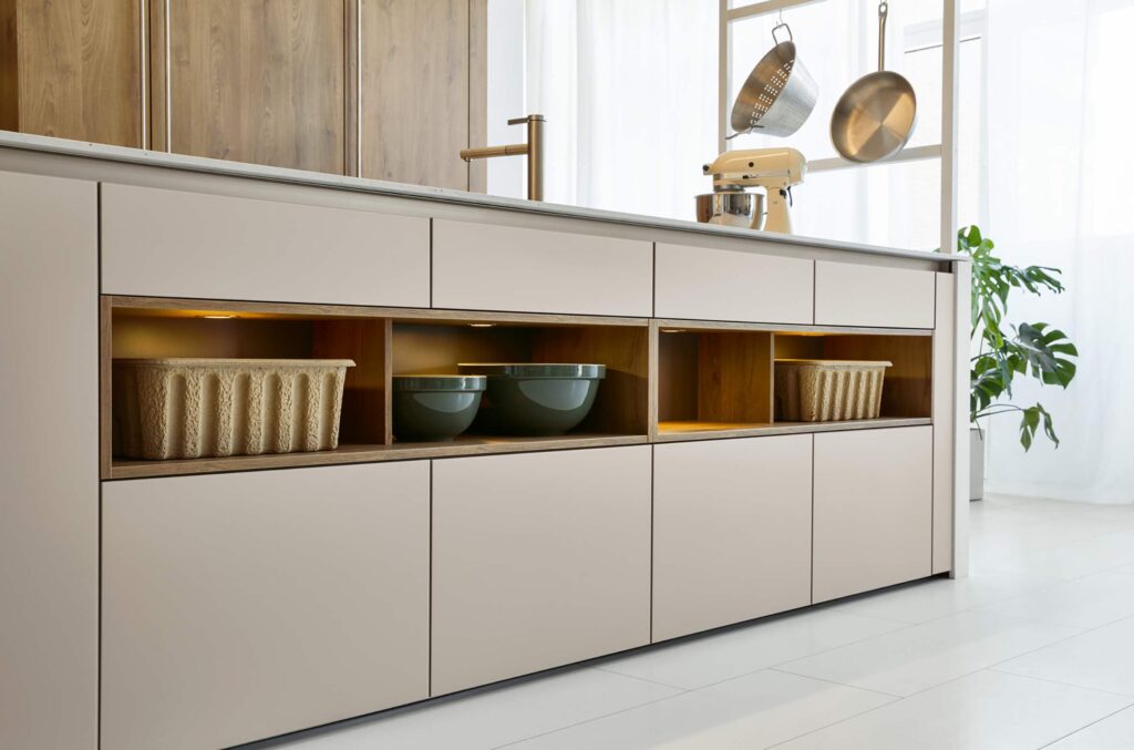 como-hacer-que-tu-cocina-pequeña-parezca-mas-grande-metrocuadrado-estudio-de-interiores.